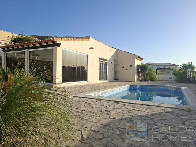 Villa Sierra: Villa for Sale in Arboleas, Almería Villa Sierra: Villa for Sale in Arboleas, Almería