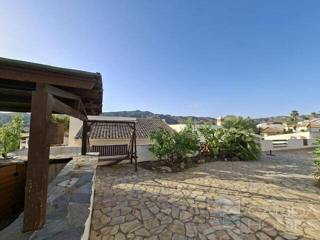 Villa Sierra: Villa for Sale in Arboleas, Almería Villa Sierra: Villa for Sale in Arboleas, Almería