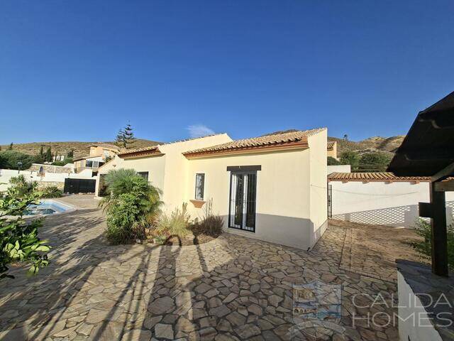 Villa Sierra: Villa for Sale in Arboleas, Almería Villa Sierra: Villa for Sale in Arboleas, Almería