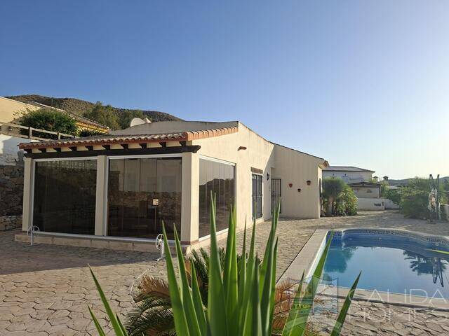 Villa Sierra: Villa for Sale in Arboleas, Almería Villa Sierra: Villa for Sale in Arboleas, Almería