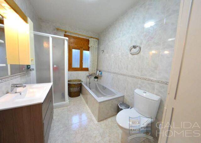 Casa Lindo: Country house for Sale in Albox, Almería