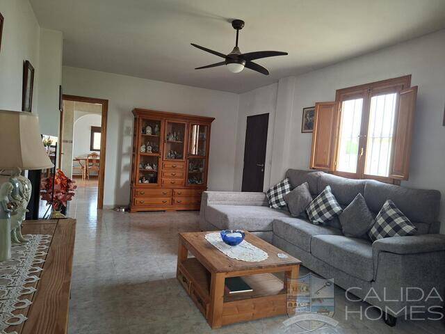 Villa Sanza: Villa for Sale in Arboleas, Almería
