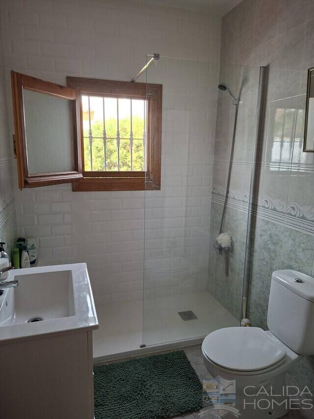 Villa Sanza: Villa for Sale in Arboleas, Almería