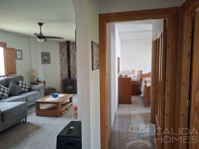 Villa Sanza: Villa for Sale in Arboleas, Almería