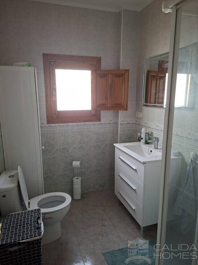 Villa Sanza: Villa for Sale in Arboleas, Almería