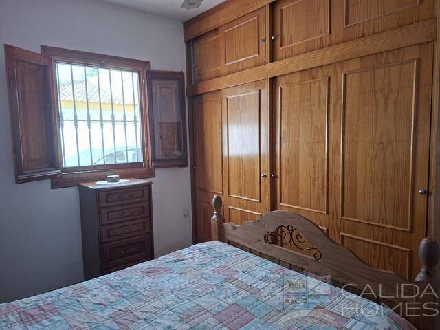Villa Sanza: Villa for Sale in Arboleas, Almería