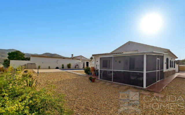 Villa Sanza: Villa for Sale in Arboleas, Almería