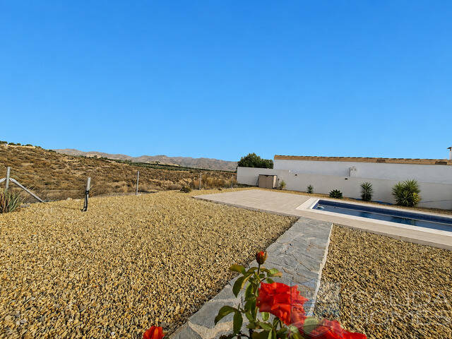 Villa Sanza: Villa for Sale in Arboleas, Almería