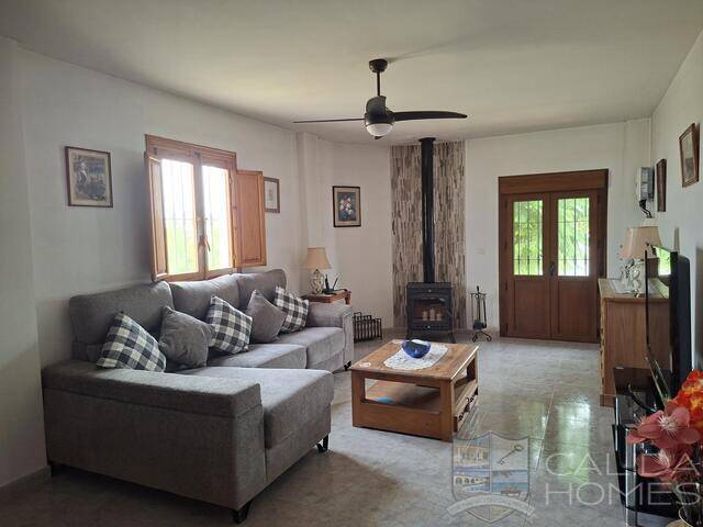 Villa Sanza: Villa for Sale in Arboleas, Almería