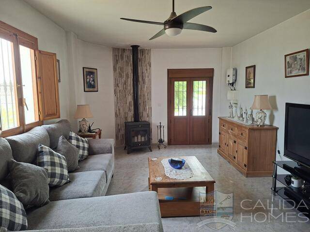Villa Sanza: Villa for Sale in Arboleas, Almería