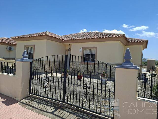 Villa Limon: Villa for Sale in Partaloa, Almería