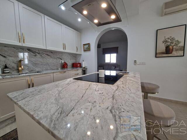 Villa Nueva Vida: Villa for Sale in Arboleas, Almería