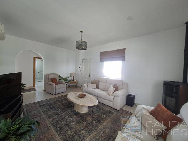 Villa Nueva Vida: Villa for Sale in Arboleas, Almería