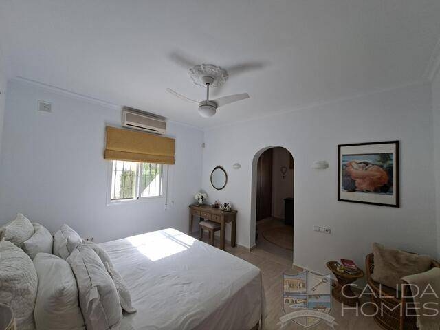 Villa Nueva Vida: Villa for Sale in Arboleas, Almería
