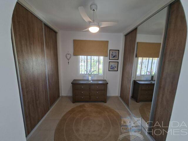 Villa Nueva Vida: Villa for Sale in Arboleas, Almería