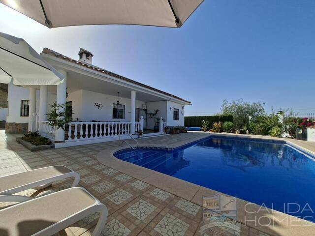 Villa Nueva Vida: Villa for Sale in Arboleas, Almería