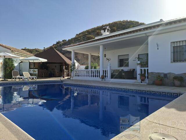 Villa Nueva Vida: Villa for Sale in Arboleas, Almería