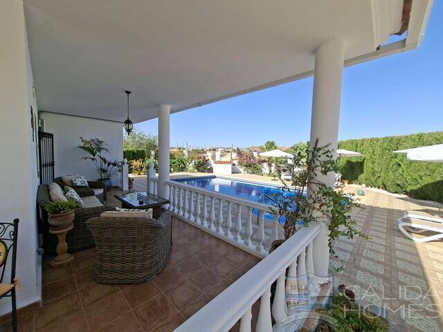 Villa Nueva Vida: Villa for Sale in Arboleas, Almería