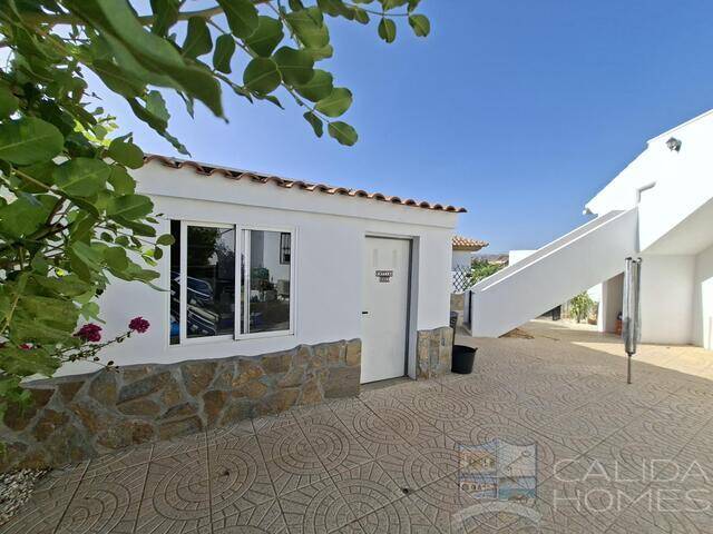 Villa Nueva Vida: Villa for Sale in Arboleas, Almería