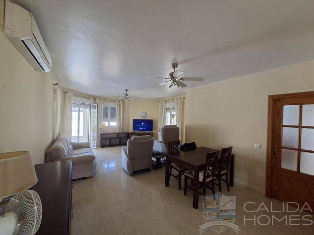 Villa Los Keron: Villa for Sale in Arboleas, Almería