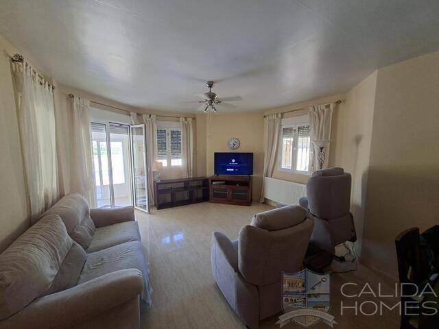 Villa Los Keron: Villa for Sale in Arboleas, Almería