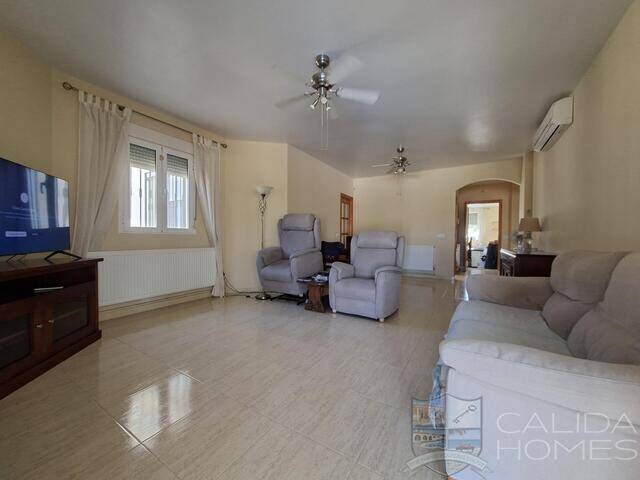 Villa Los Keron: Villa for Sale in Arboleas, Almería