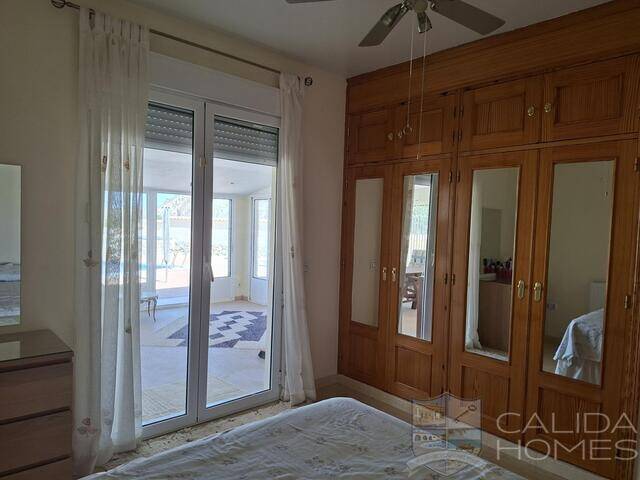 Villa Los Keron: Villa for Sale in Arboleas, Almería
