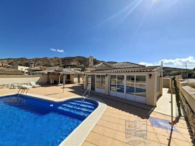 Villa Los Keron: Villa for Sale in Arboleas, Almería