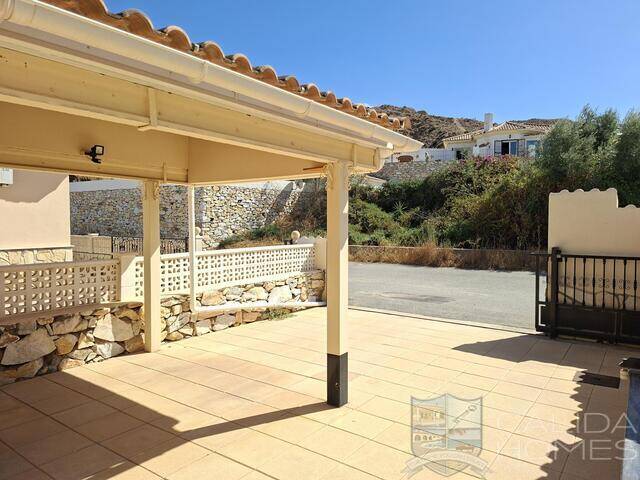 Villa Los Keron: Villa for Sale in Arboleas, Almería
