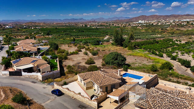 Villa Los Keron: Villa for Sale in Arboleas, Almería