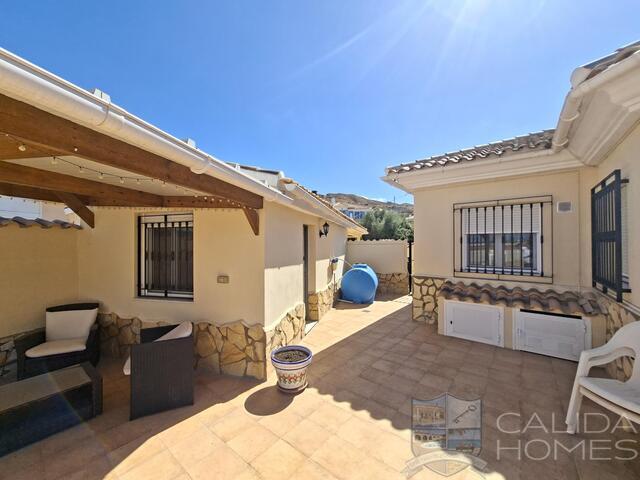 Villa Los Keron: Villa for Sale in Arboleas, Almería Villa Los Keron: Villa for Sale in Arboleas, Almería