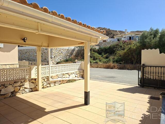 Villa Los Keron: Villa for Sale in Arboleas, Almería Villa Los Keron: Villa for Sale in Arboleas, Almería