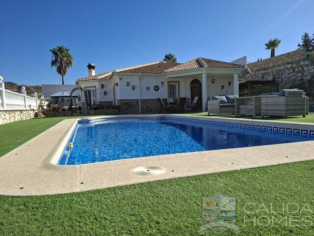 Villa Puerta de Luna: Villa for Sale in Arboleas, Almería