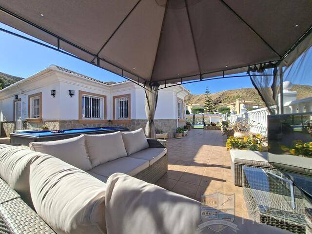 Villa Puerta de Luna: Villa for Sale in Arboleas, Almería