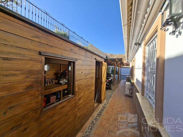 Villa Puerta de Luna: Villa for Sale in Arboleas, Almería