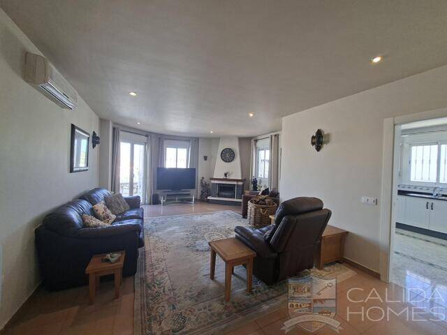 Villa Puerta de Luna: Villa for Sale in Arboleas, Almería