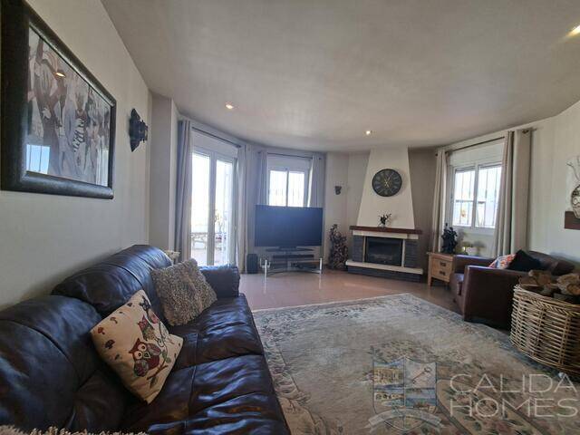 Villa Puerta de Luna: Villa for Sale in Arboleas, Almería