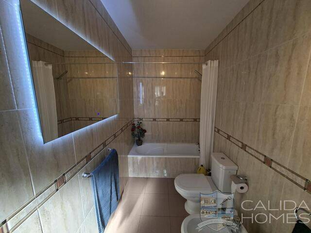 Villa Puerta de Luna: Villa for Sale in Arboleas, Almería