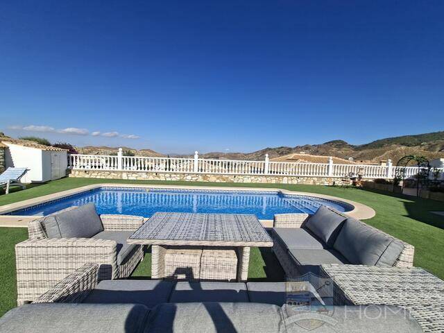 Villa Puerta de Luna: Villa for Sale in Arboleas, Almería