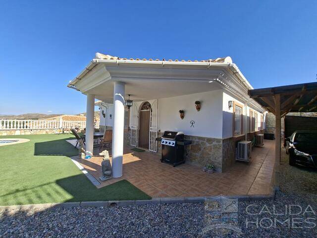 Villa Puerta de Luna: Villa for Sale in Arboleas, Almería