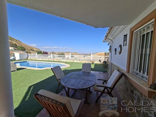 Villa Puerta de Luna: Villa for Sale in Arboleas, Almería