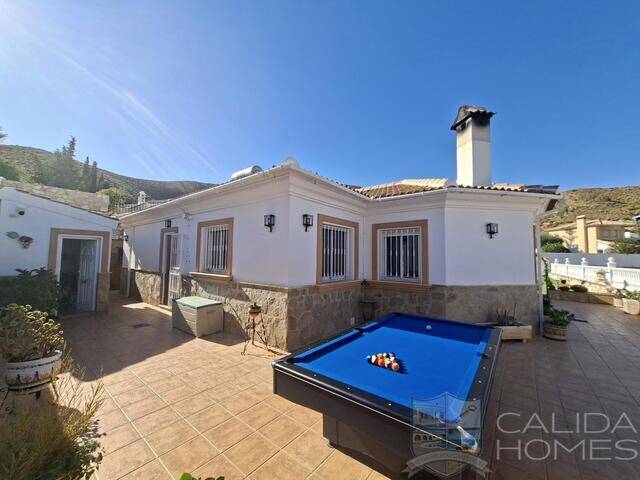 Villa Puerta de Luna: Villa for Sale in Arboleas, Almería