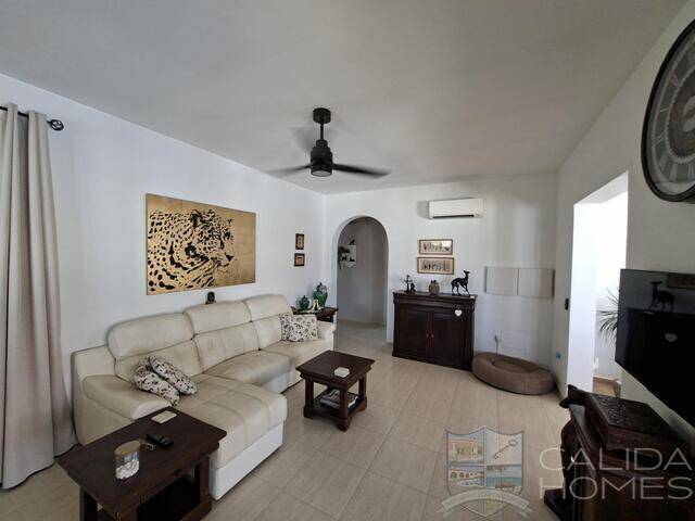 Villa Bodhi: Villa for Sale in Arboleas, Almería