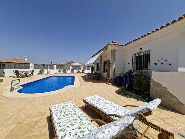 Villa Bodhi: Villa for Sale in Arboleas, Almería