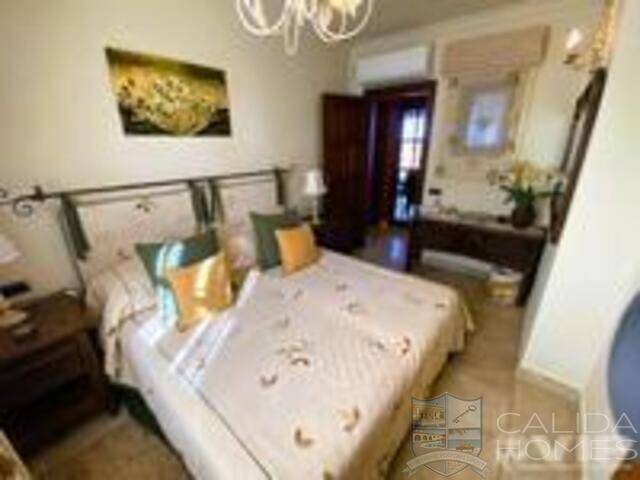 Villa Magnifica: Villa for Sale in Vera, Almería