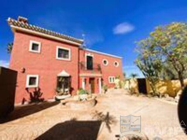 Villa Magnifica: Villa for Sale in Vera, Almería