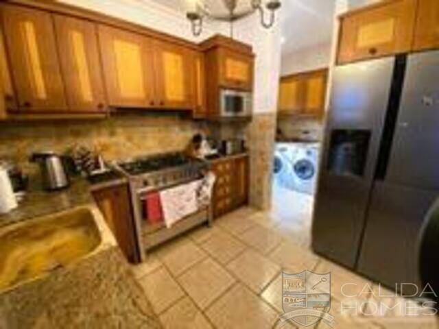 Villa Magnifica: Villa for Sale in Vera, Almería