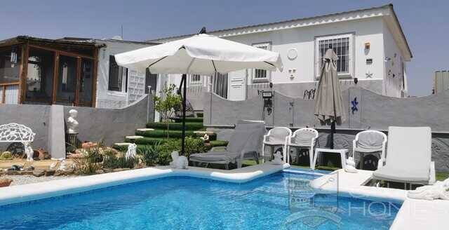 chalet bonita: Villa for Sale in Oria, Almería