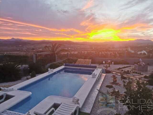 chalet bonita: Villa for Sale in Oria, Almería