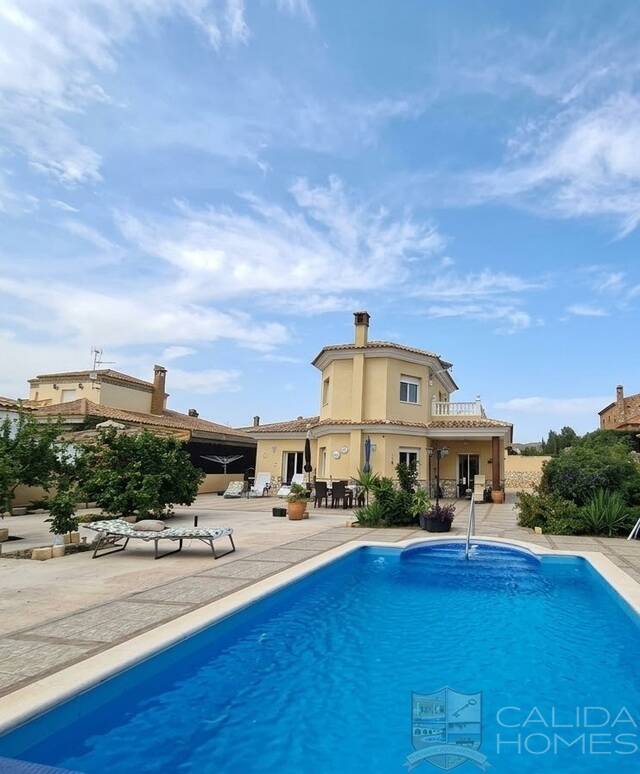 Villa Conchi: Villa for Sale in Arboleas, Almería